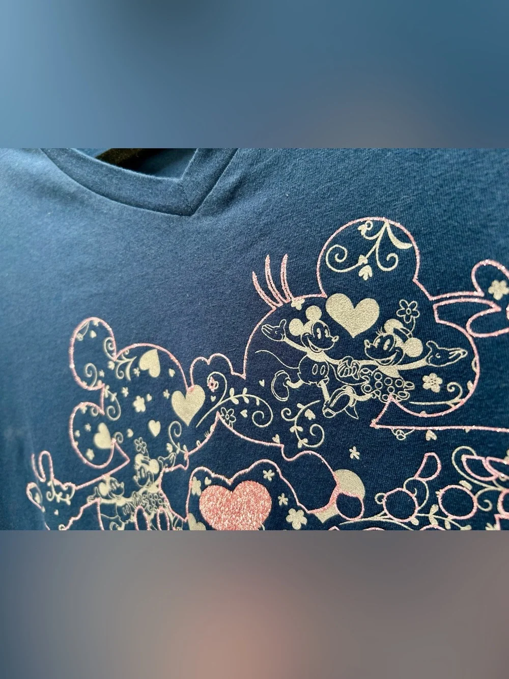 NWT DISNEY Navy V-neck Mickey & Minnie Heart Graphic Tee with Chiffon Hem Small - Picture 4 of 11